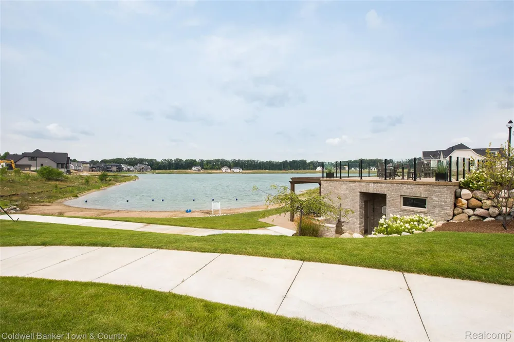 2329 Provencal Drive Commerce Charter Township, MI 48382