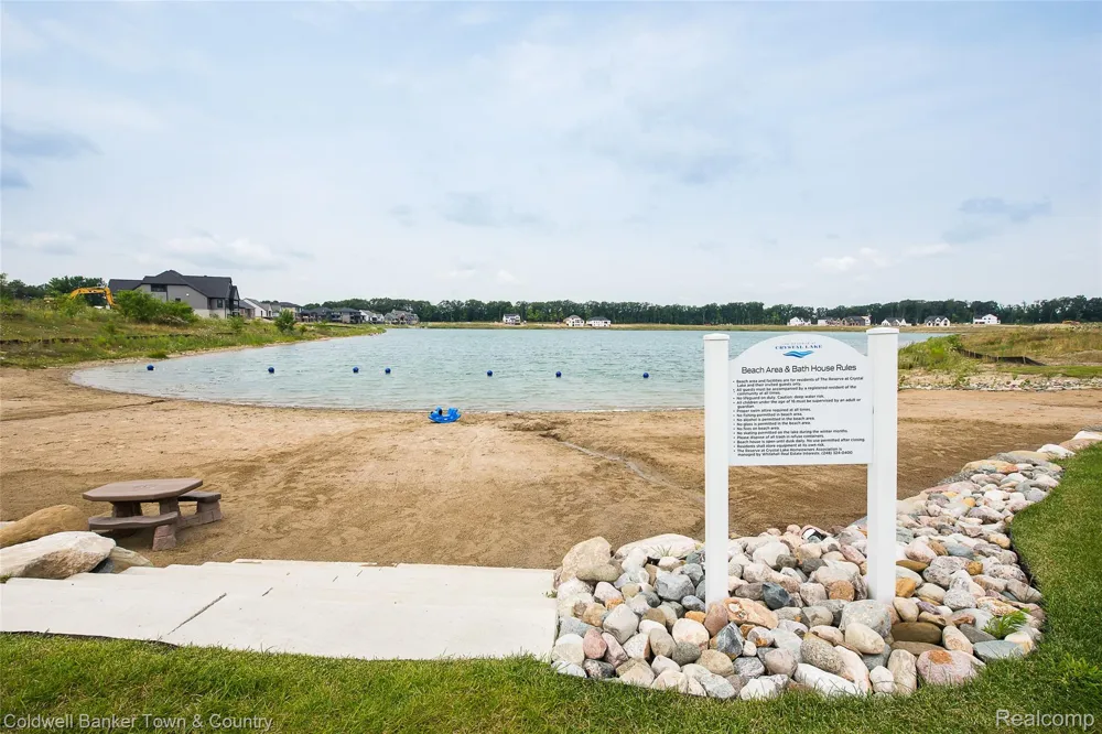 2329 Provencal Drive Commerce Charter Township, MI 48382