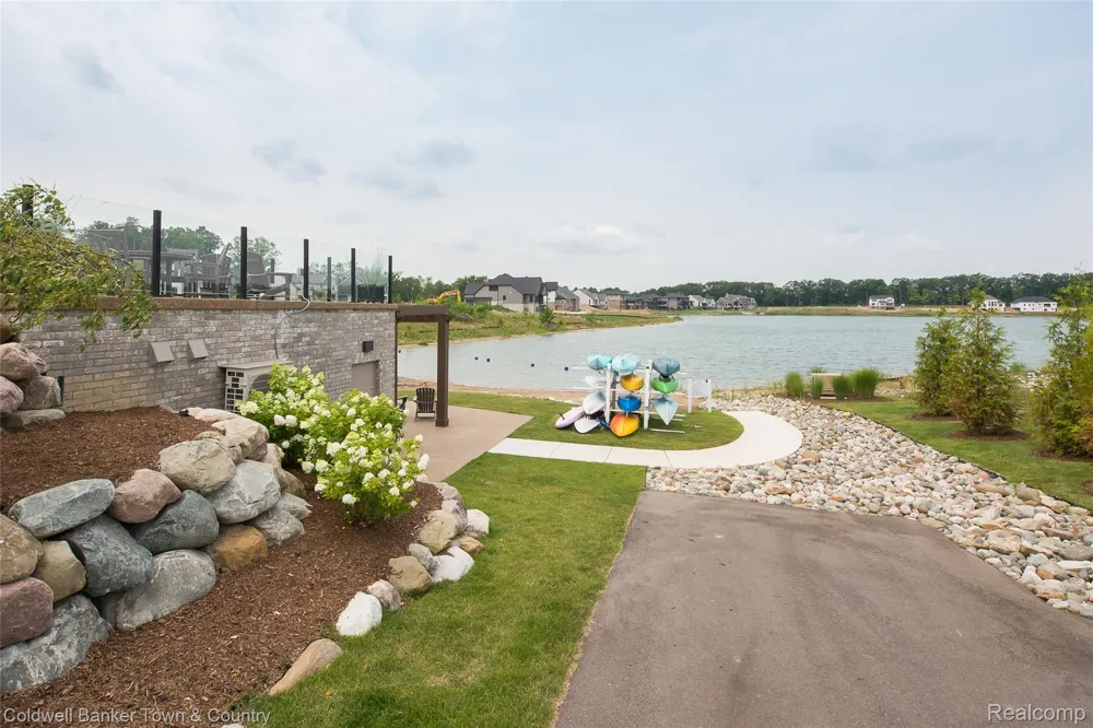 2329 Provencal Drive Commerce Charter Township, MI 48382