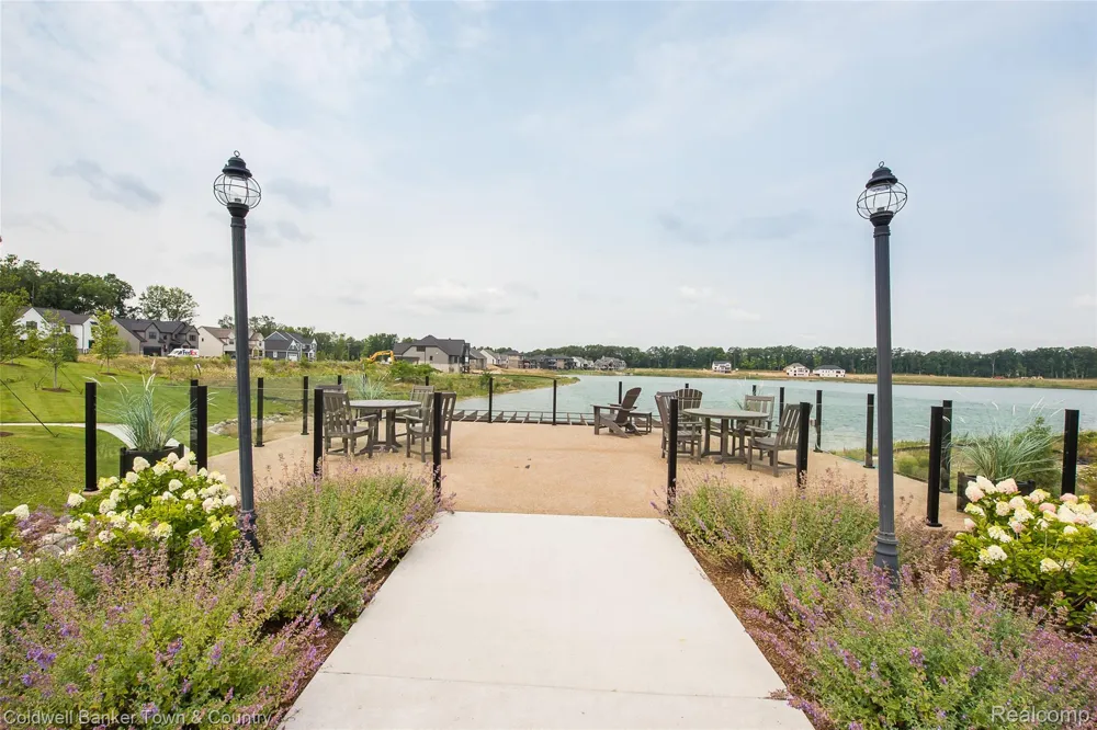 2329 Provencal Drive Commerce Charter Township, MI 48382
