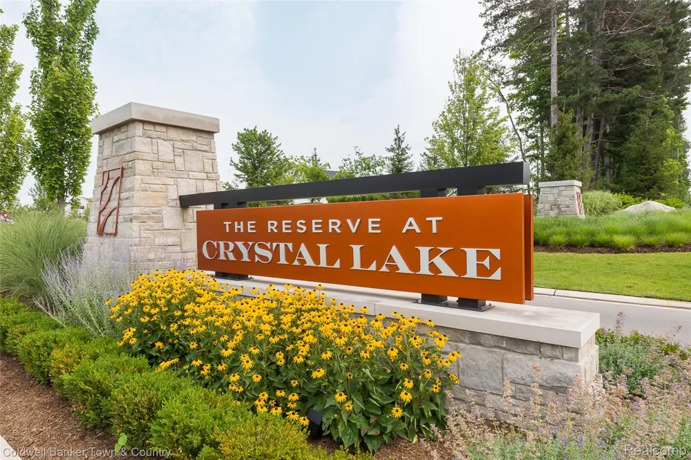 2329 Provencal Drive Commerce Charter Township, MI 48382