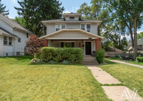 1014 Crescent Street NE