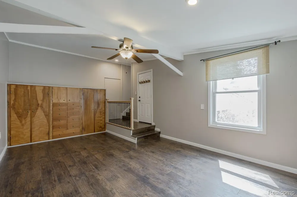 10470 King Road Springfield Charter Township, MI 48350