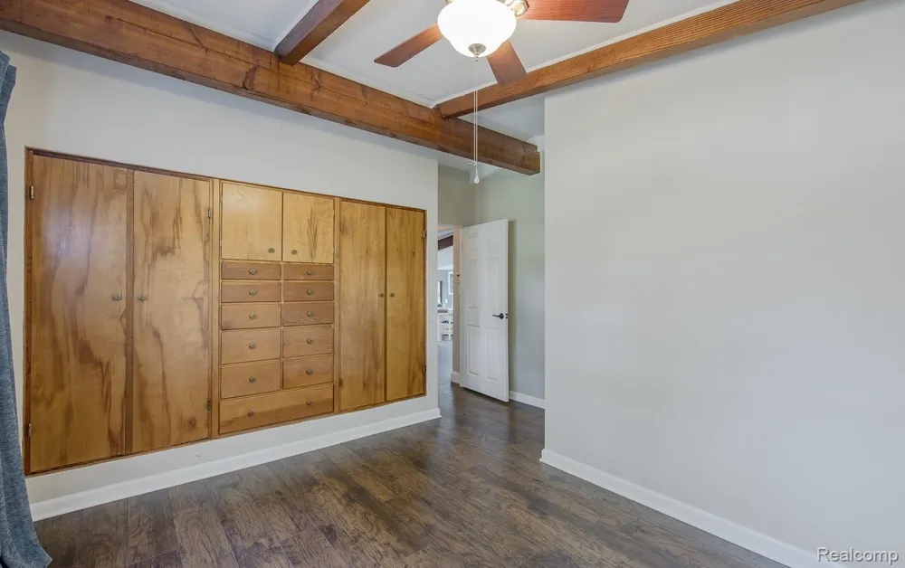 10470 King Road Springfield Charter Township, MI 48350