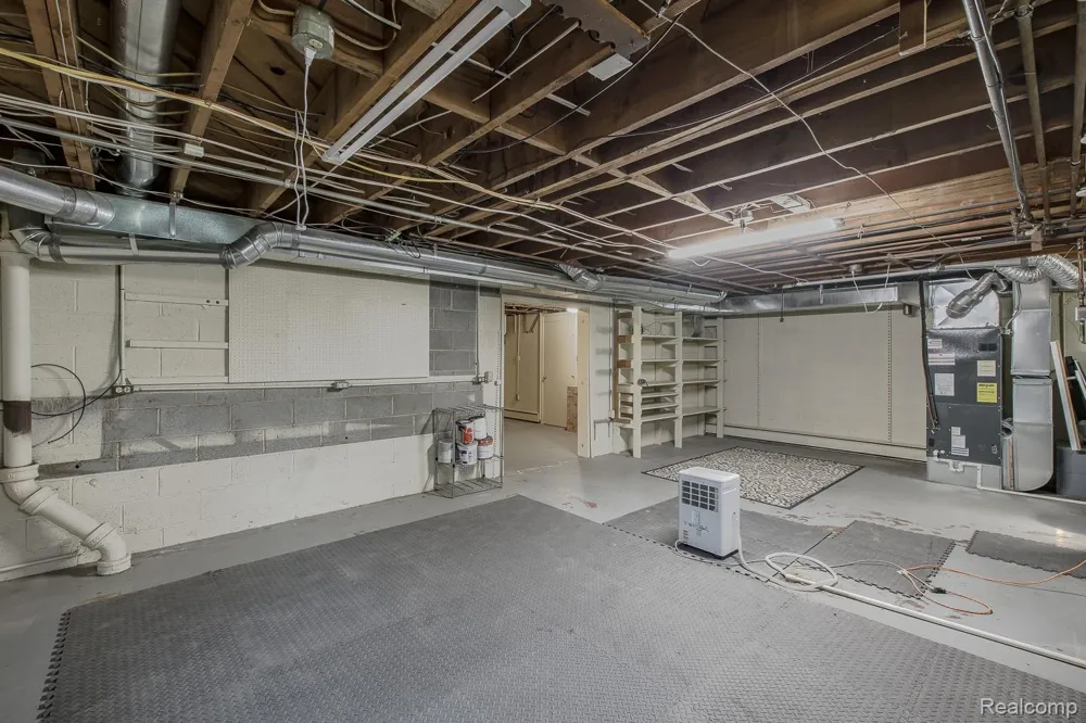 10470 King Road Springfield Charter Township, MI 48350