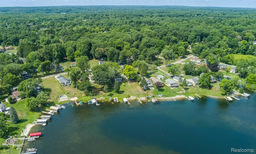 10470 King Road Springfield Charter Township, MI 48350