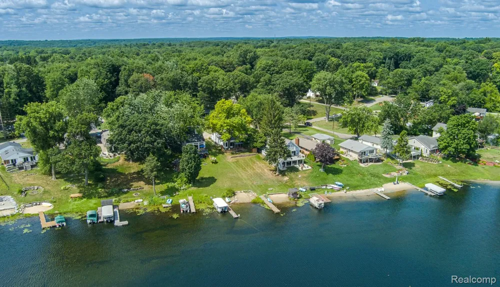 10470 King Road Springfield Charter Township, MI 48350