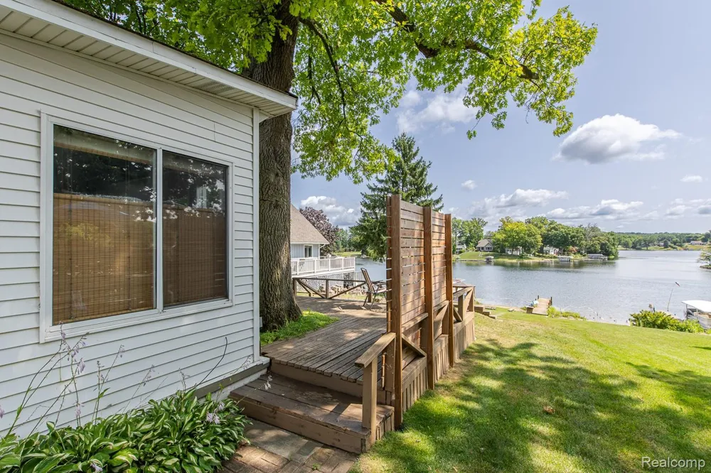 10470 King Road Springfield Charter Township, MI 48350