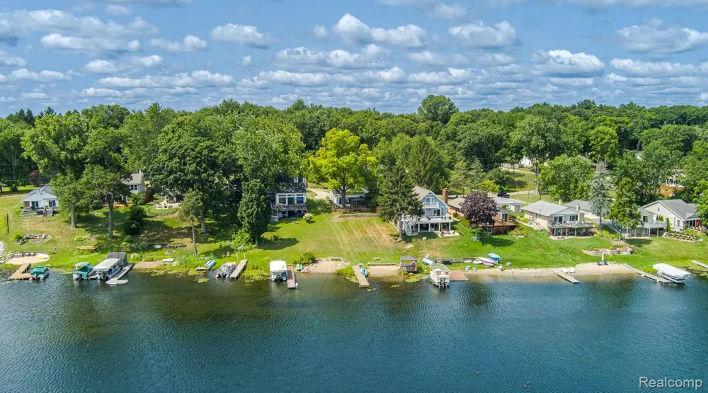 10470 King Road Springfield Charter Township, MI 48350