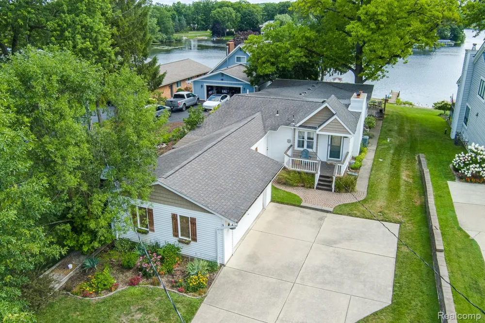 10470 King Road Springfield Charter Township, MI 48350
