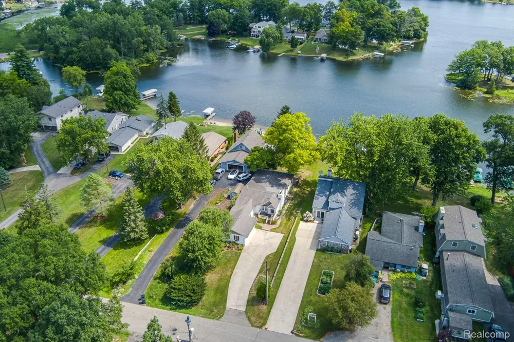 10470 King Road Springfield Charter Township, MI 48350