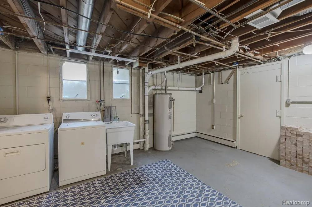 10470 King Road Springfield Charter Township, MI 48350