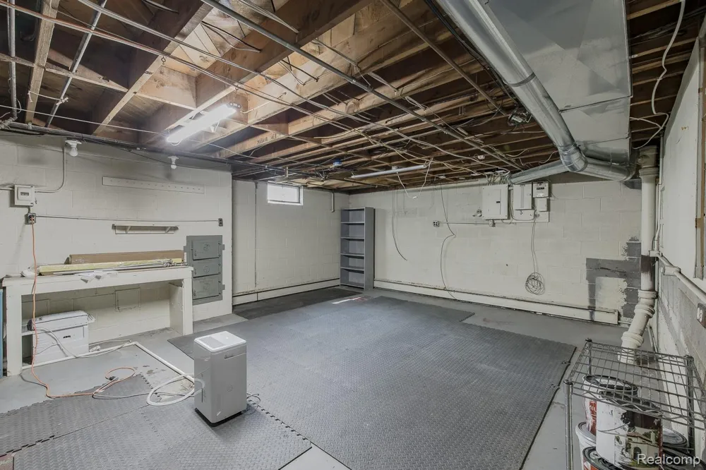 10470 King Road Springfield Charter Township, MI 48350