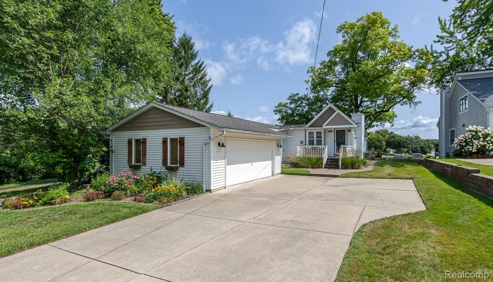 10470 King Road Springfield Charter Township, MI 48350
