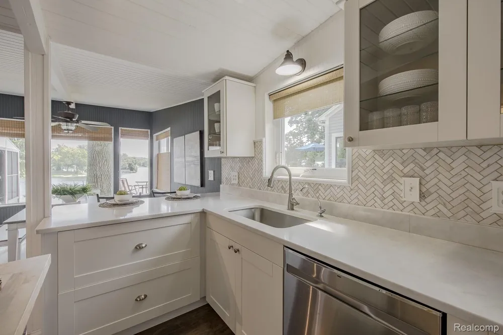 10470 King Road Springfield Charter Township, MI 48350