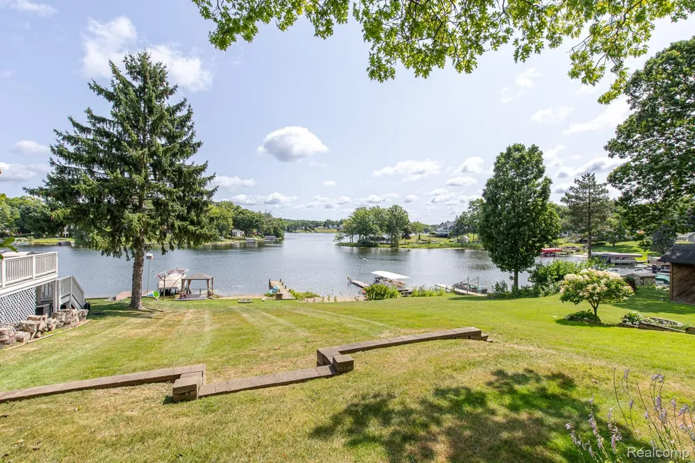 10470 King Road Springfield Charter Township, MI 48350