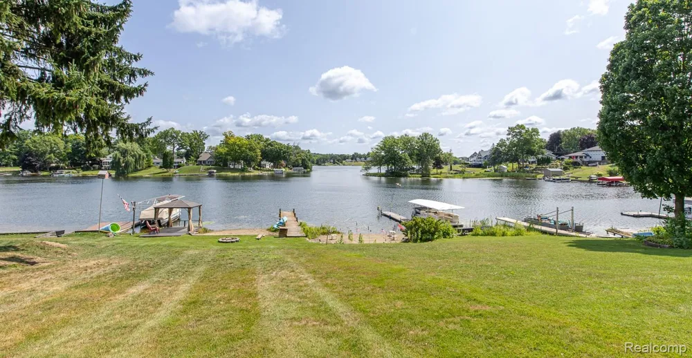 10470 King Road Springfield Charter Township, MI 48350