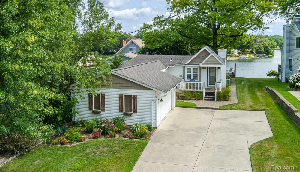 10470 King Road Springfield Charter Township, MI 48350