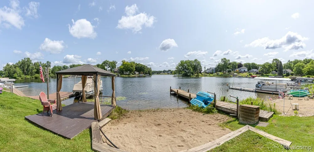 10470 King Road Springfield Charter Township, MI 48350