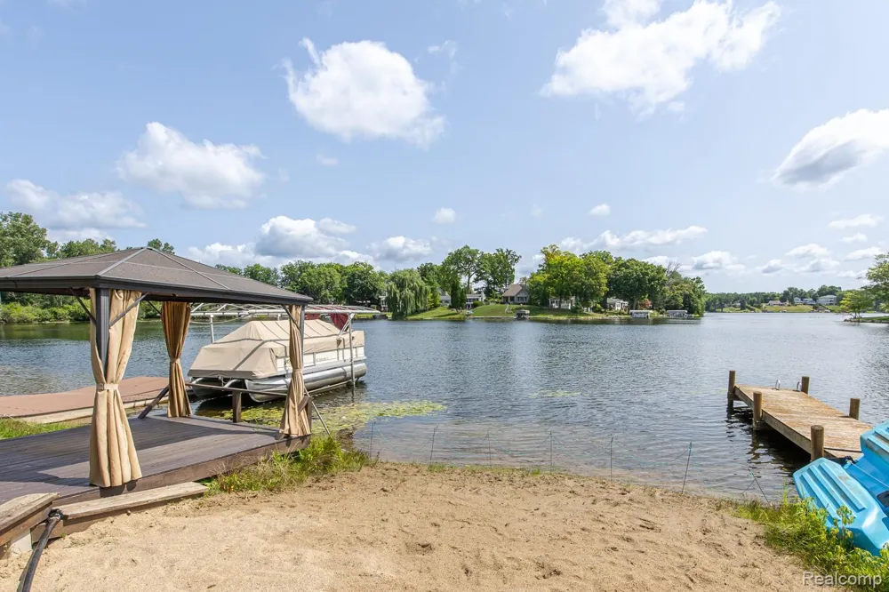 10470 King Road Springfield Charter Township, MI 48350