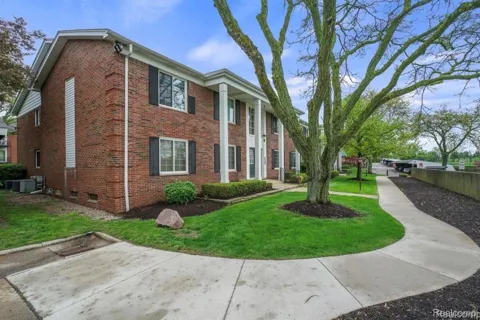 2472 Mulberry Square #22