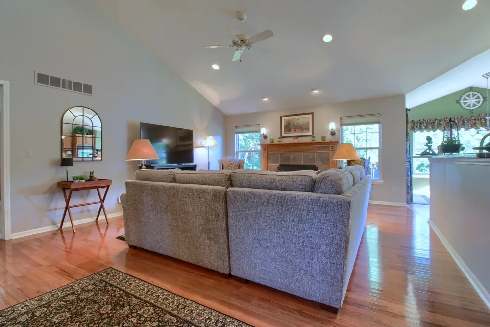 6794 Meadows Pass Webster Township, MI 48130