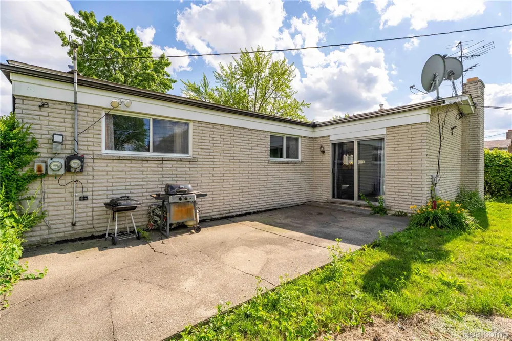 3173 Hedge Drive Sterling Heights City, MI 48310