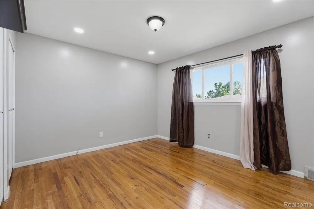3173 Hedge Drive Sterling Heights City, MI 48310