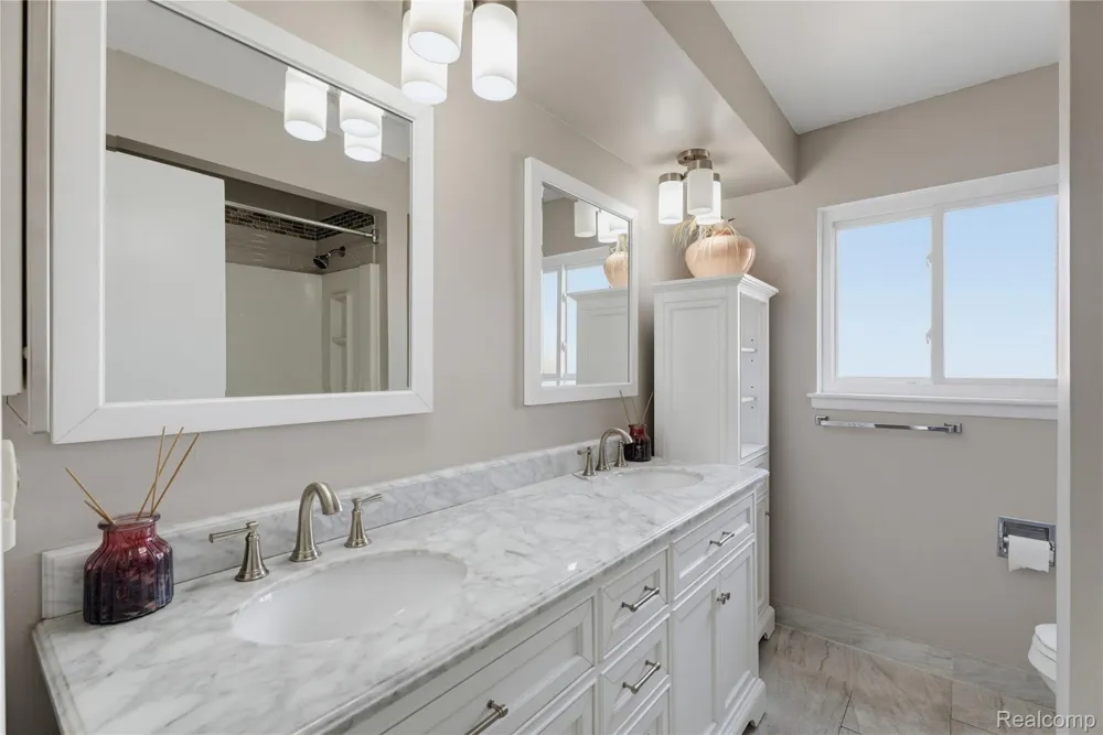3173 Hedge Drive Sterling Heights City, MI 48310
