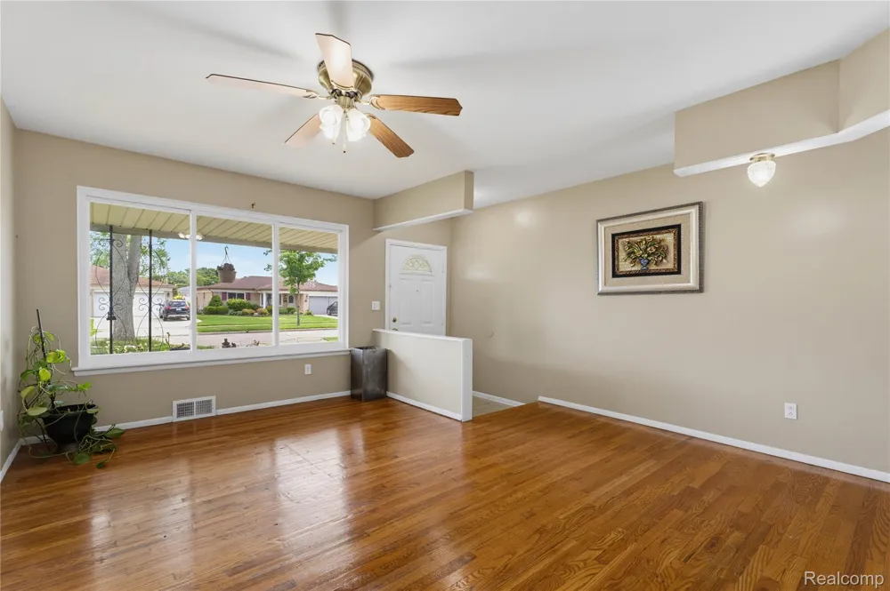 3173 Hedge Drive Sterling Heights City, MI 48310