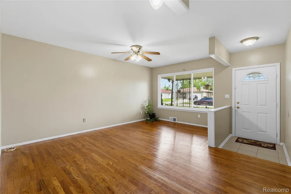 3173 Hedge Drive Sterling Heights City, MI 48310