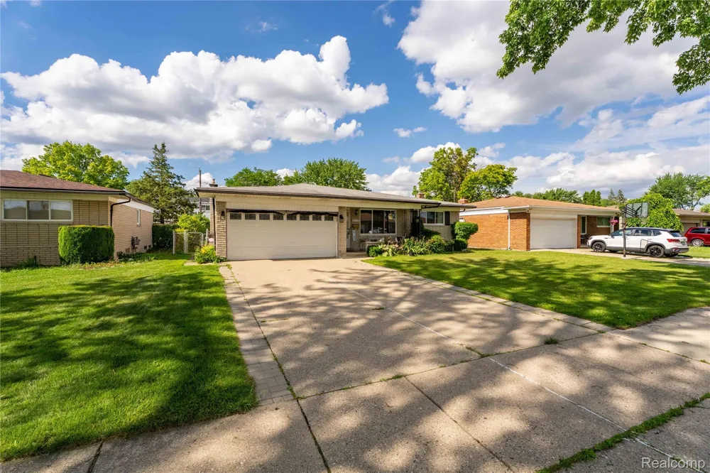 3173 Hedge Drive Sterling Heights City, MI 48310