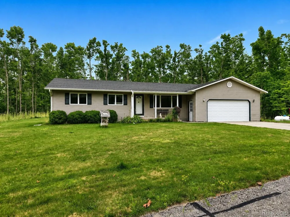 11183 Wolf Road Charlton Township, MI 49751