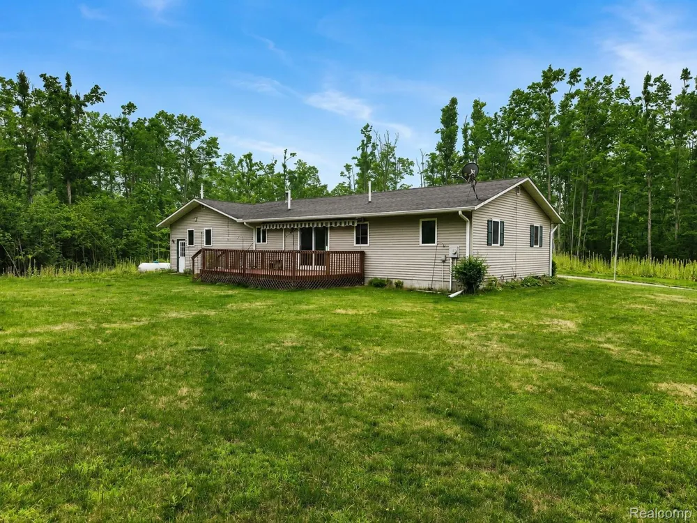 11183 Wolf Road Charlton Township, MI 49751