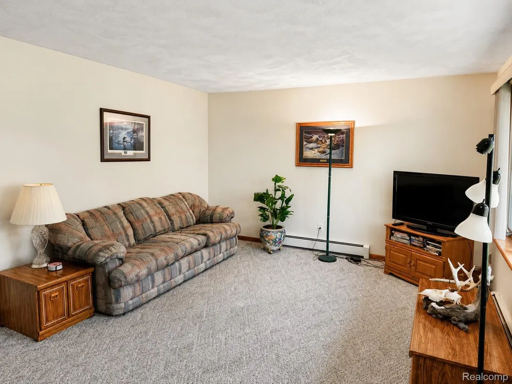 11183 Wolf Road Charlton Township, MI 49751