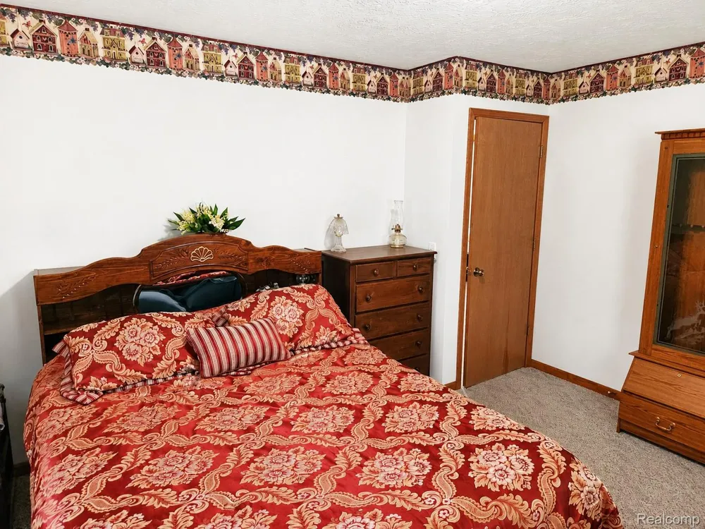 11183 Wolf Road Charlton Township, MI 49751