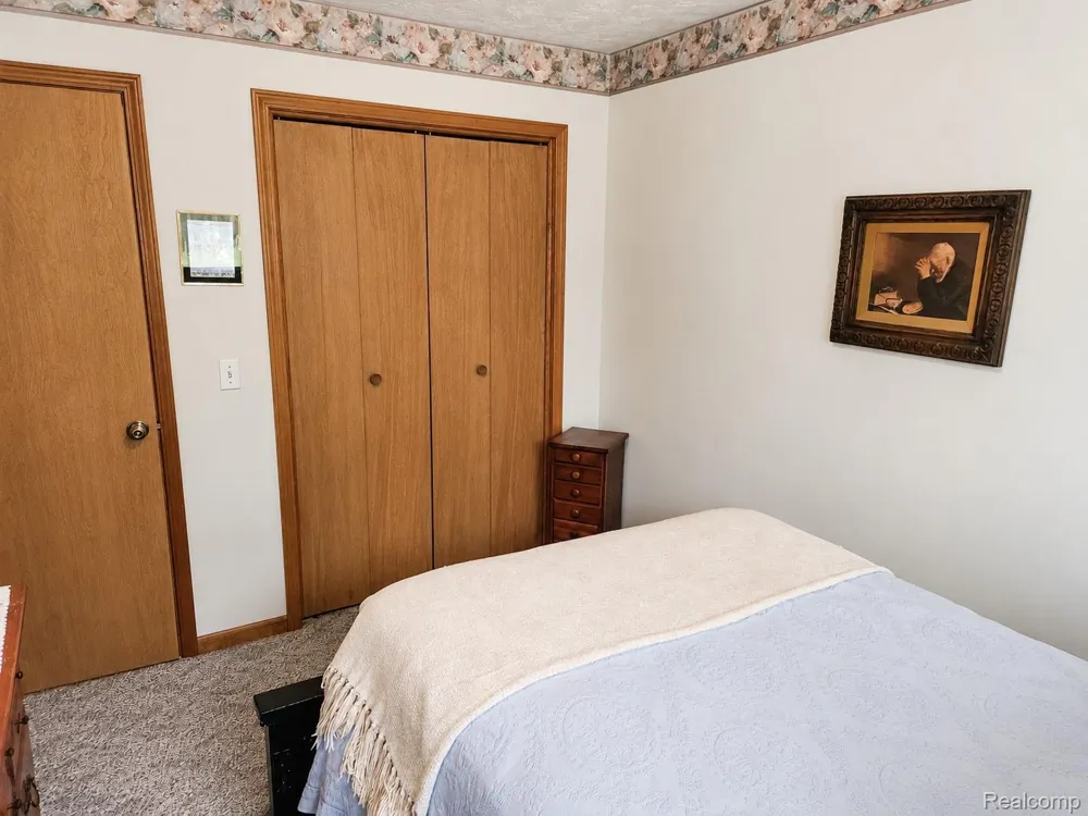 11183 Wolf Road Charlton Township, MI 49751