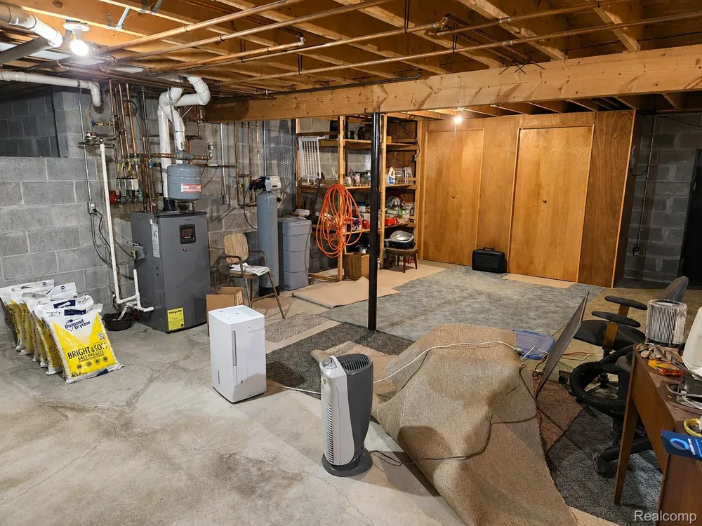11183 Wolf Road Charlton Township, MI 49751