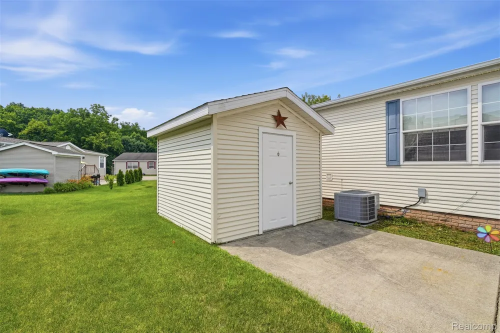 11784 Stoneridge Court Green Oak Township, MI 48178