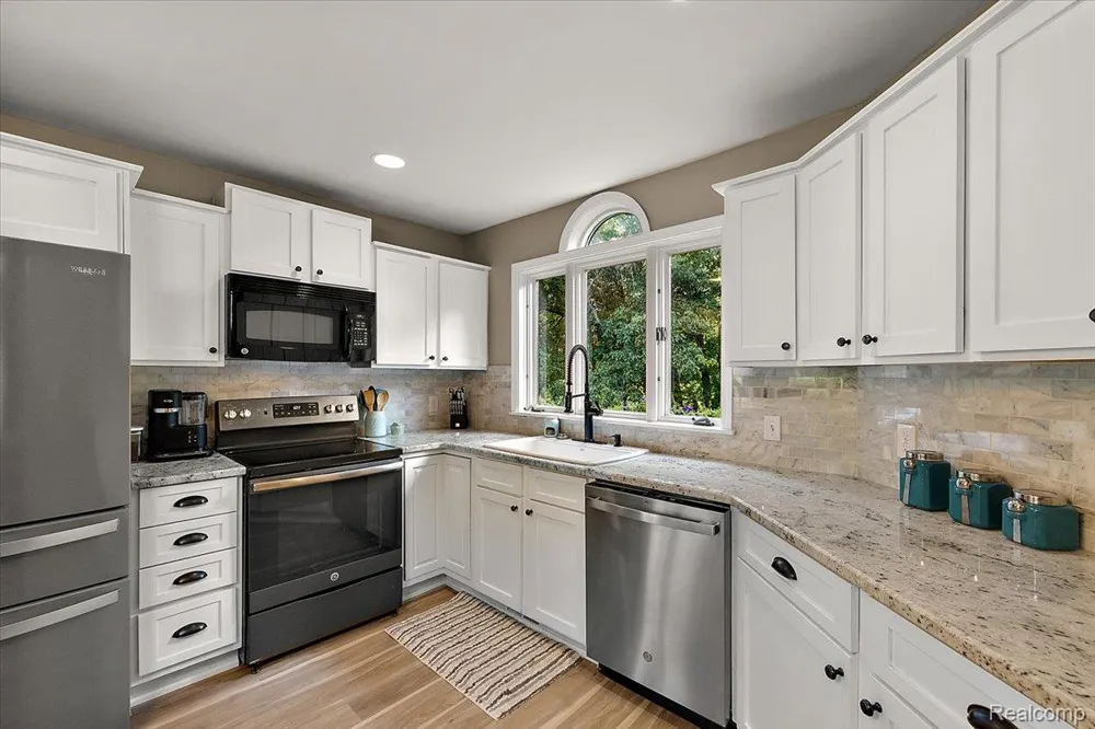 1650 Cobblestone Lane Oxford Charter Township, MI 48371