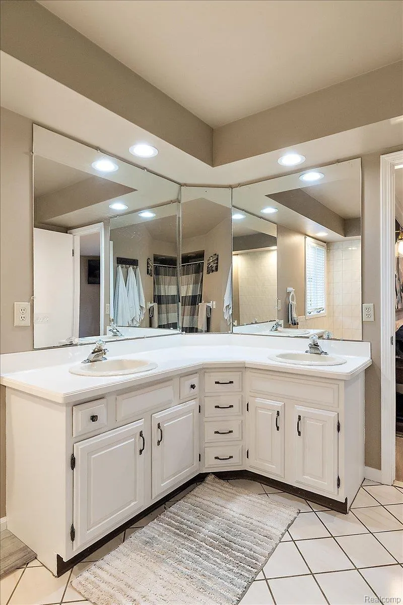 1650 Cobblestone Lane Oxford Charter Township, MI 48371