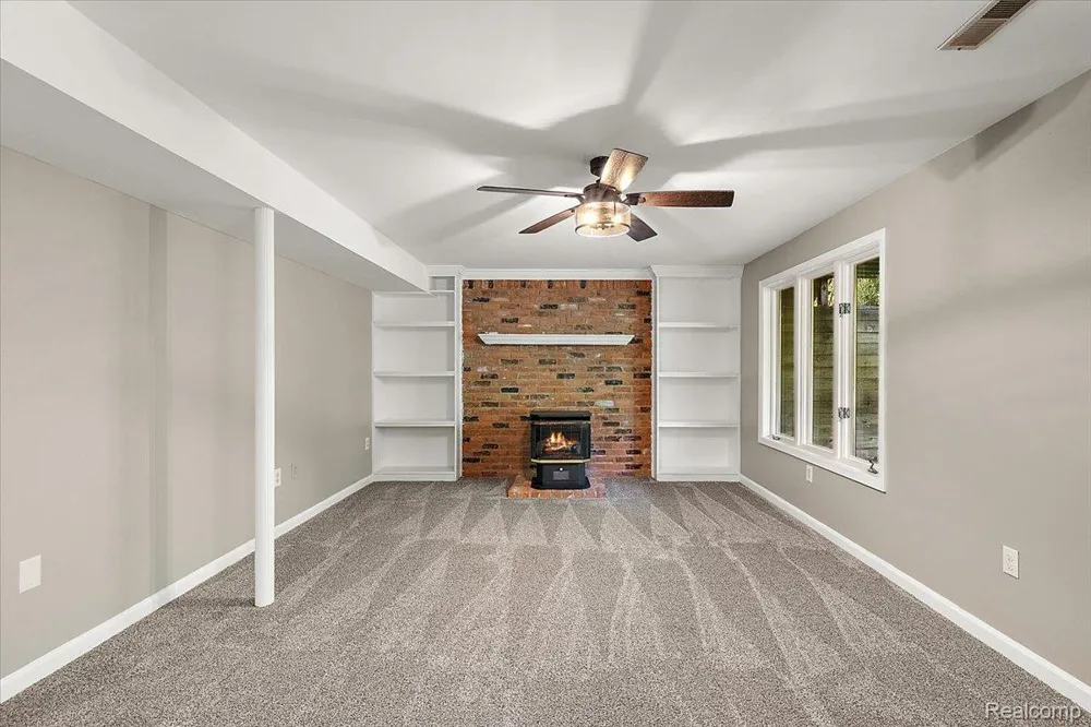 1650 Cobblestone Lane Oxford Charter Township, MI 48371