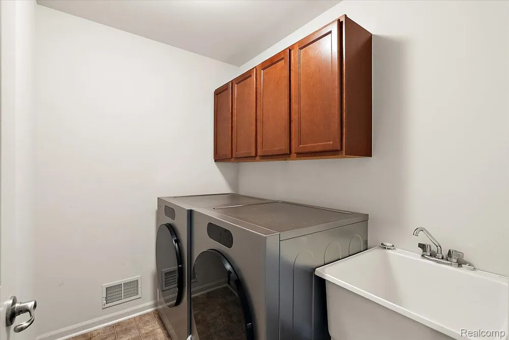 3679 W Madison Avenue Orion Charter Township, MI 48359