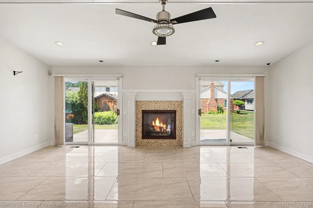 2585 Tiverton Drive Sterling Heights City, MI 48310