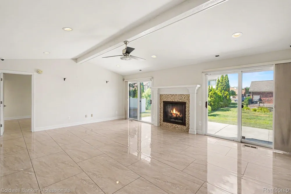 2585 Tiverton Drive Sterling Heights City, MI 48310
