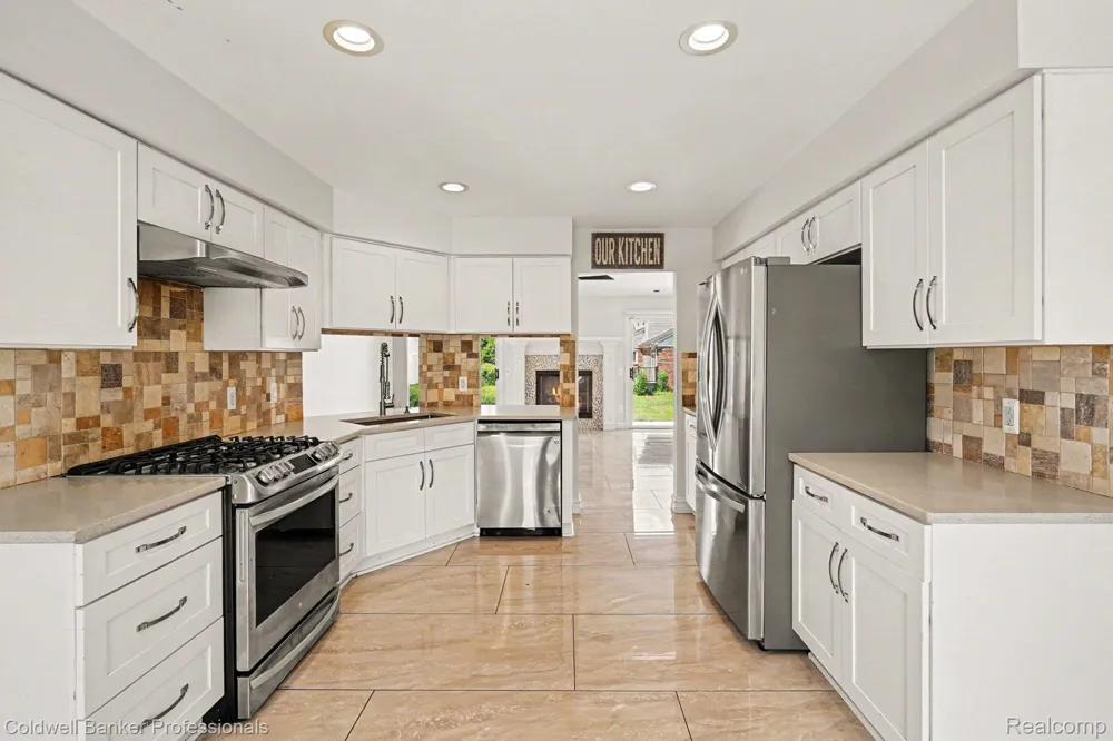 2585 Tiverton Drive Sterling Heights City, MI 48310