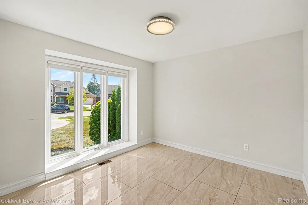 2585 Tiverton Drive Sterling Heights City, MI 48310