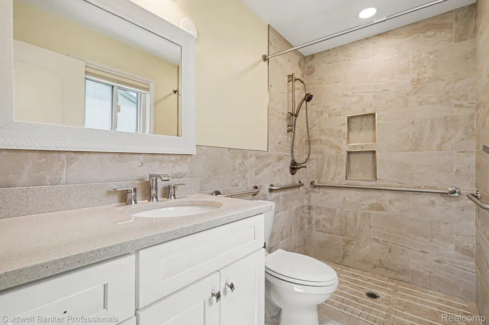 2585 Tiverton Drive Sterling Heights City, MI 48310