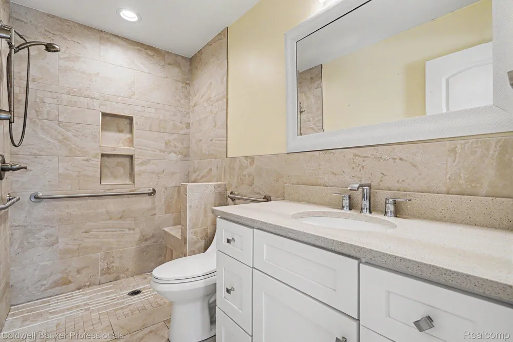 2585 Tiverton Drive Sterling Heights City, MI 48310