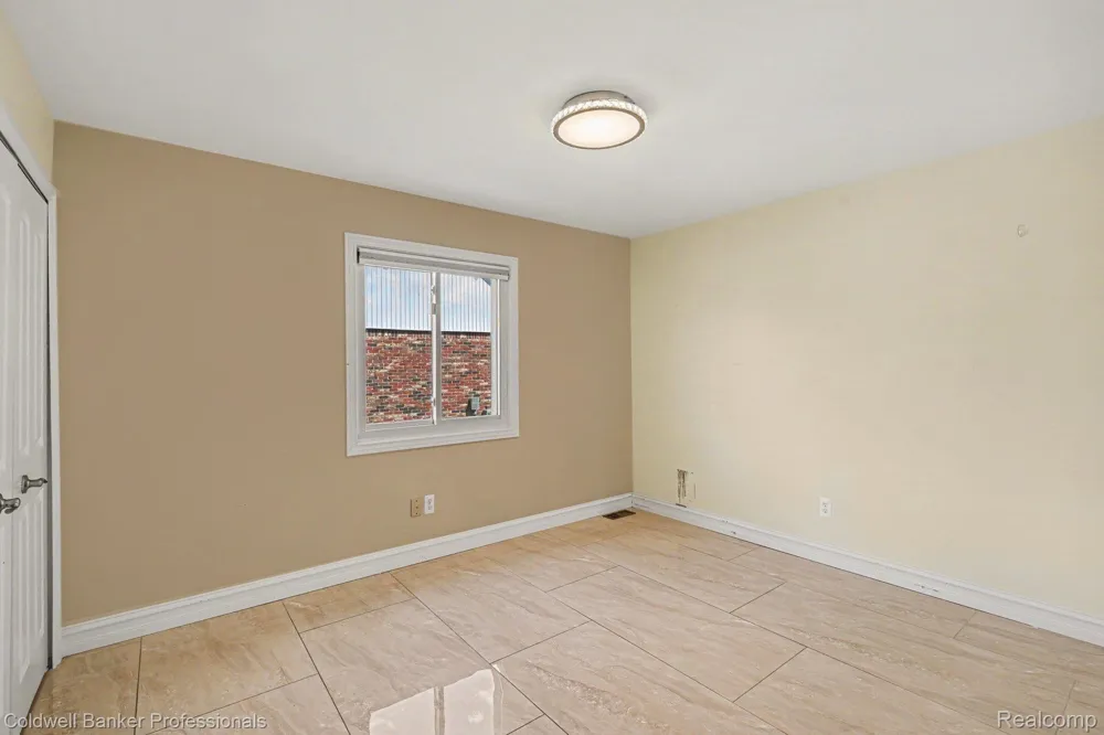 2585 Tiverton Drive Sterling Heights City, MI 48310